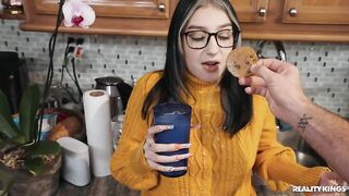 البزاز واللبن - سكس مترجم