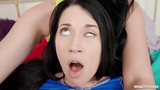 سكس مترجم - بزاز زميلة السكن