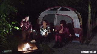 prazzer - حفلة ثلاثيه جنسية في الظلام