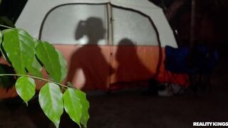 prazzer - حفلة ثلاثيه جنسية في الظلام