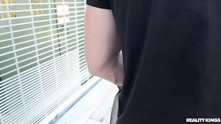 أيهما الأكثر إثارة و سكسي xlxx