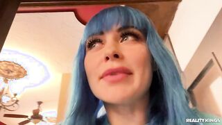 فتيات يظهرن بمظهر العاهرات في المدينة - سكس أجانب