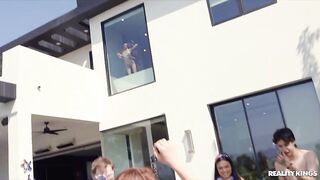 سكس جماعي في عيد الاستقلال - xlxx