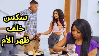 xhmster - سكس الفتاة الشبقة خلف الوالدة