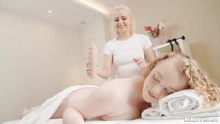 سكس تدليك مثير - xlxx مغامرة سارة مع كيتينا