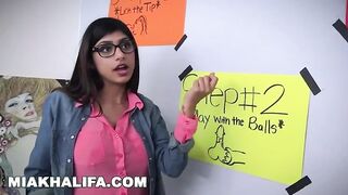 ميا خليفة تعلم صديقتها فن مص الزب - افلام سكس عربية